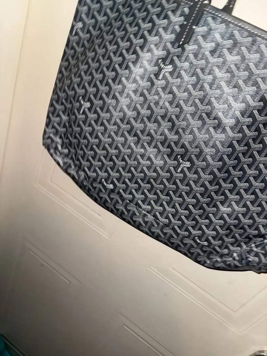 Large grey bag - Image 1