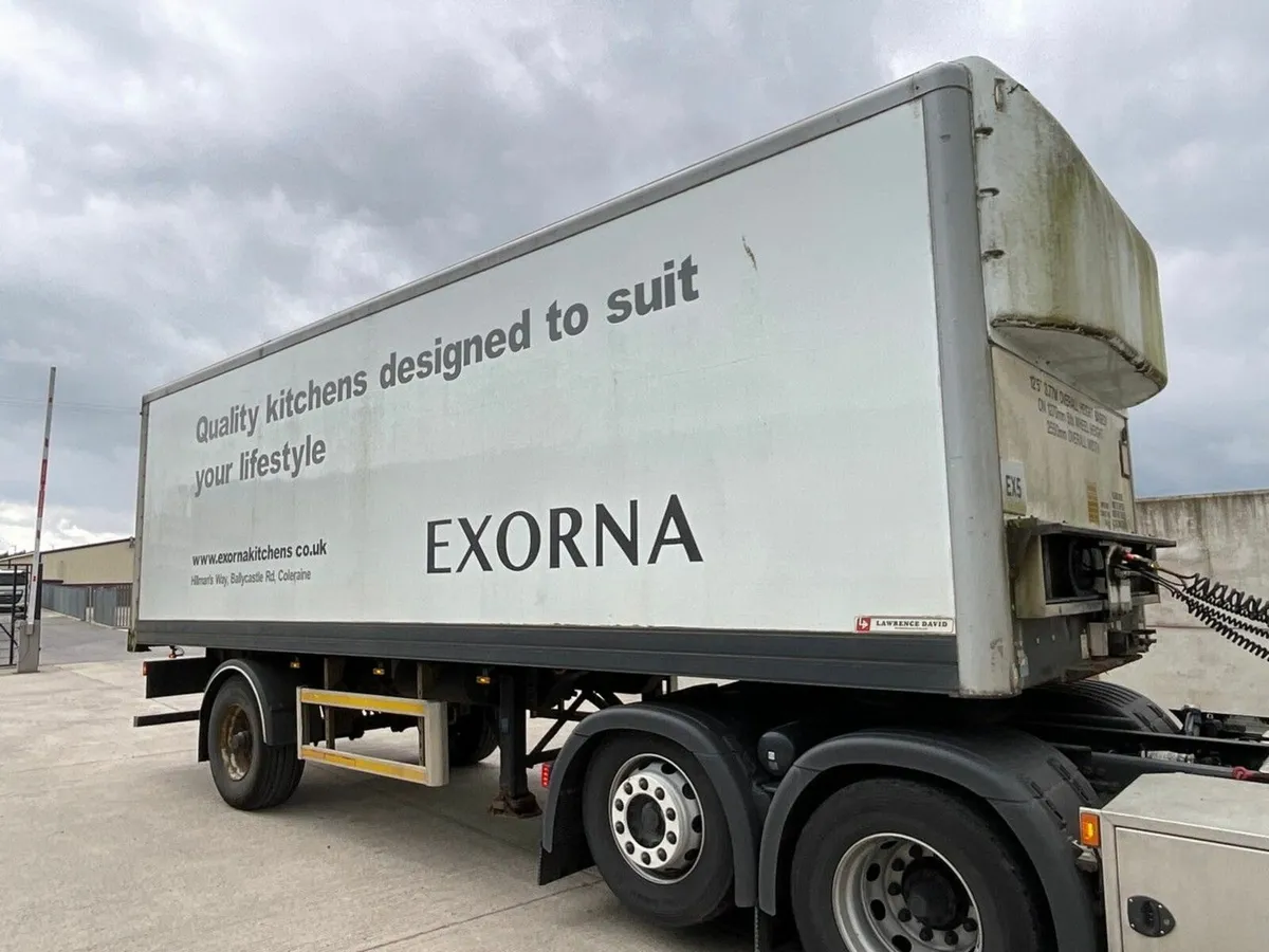 APPROX. 26ft SDC SINGLE AXLE BOX TRAILER ON AIR - Image 1