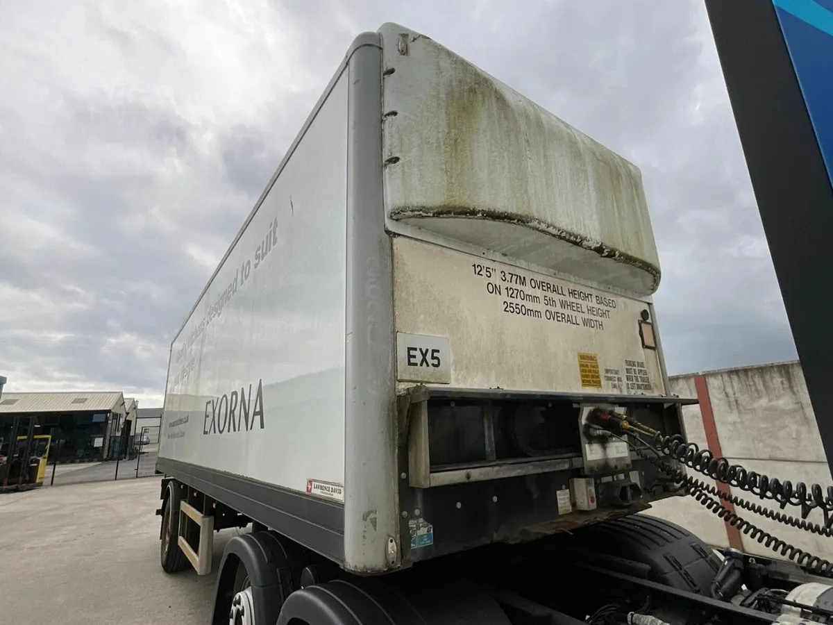 APPROX. 26ft SDC SINGLE AXLE BOX TRAILER ON AIR - Image 2
