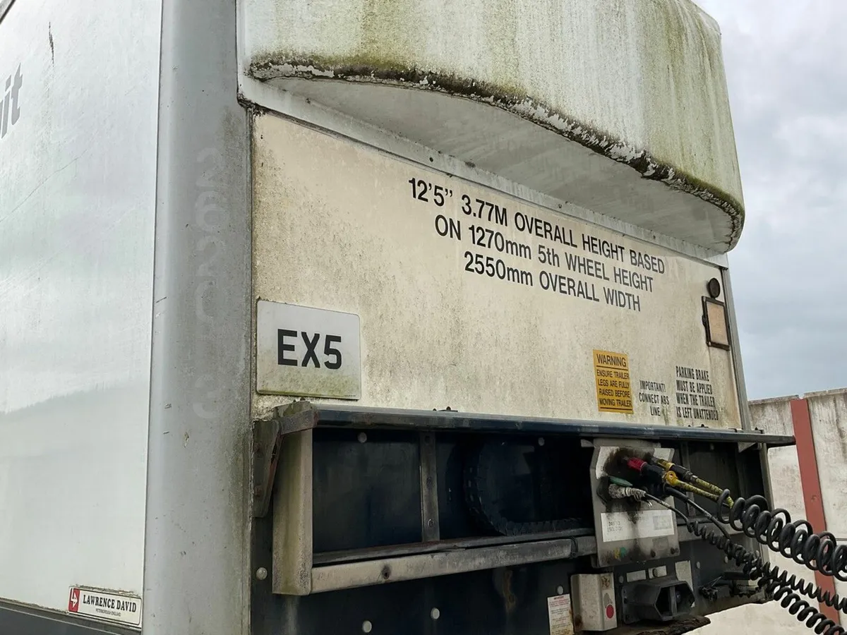 APPROX. 26ft SDC SINGLE AXLE BOX TRAILER ON AIR - Image 3