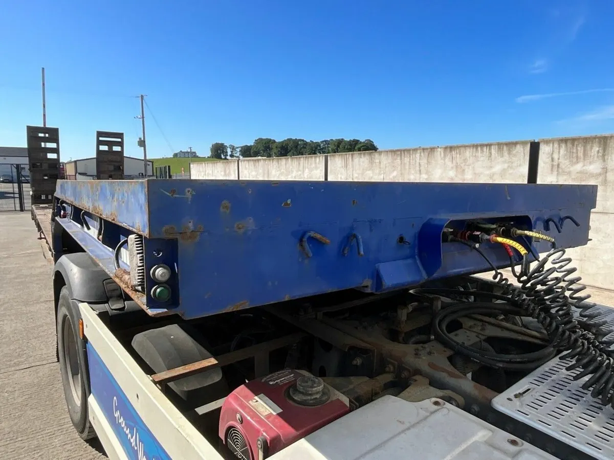 DENNISON 45ft TRI AXLE LOW LOADER ON AIR - Image 2