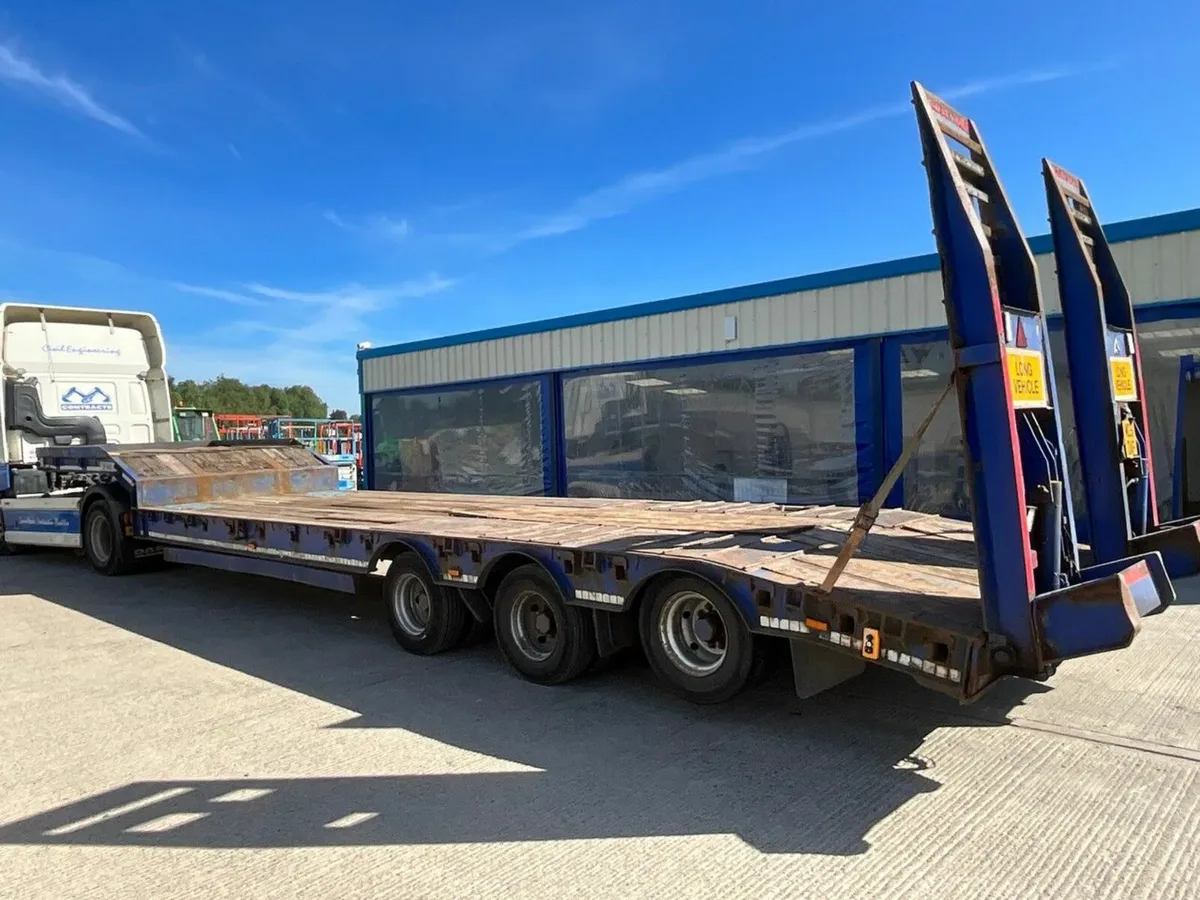 DENNISON 45ft TRI AXLE LOW LOADER ON AIR - Image 4