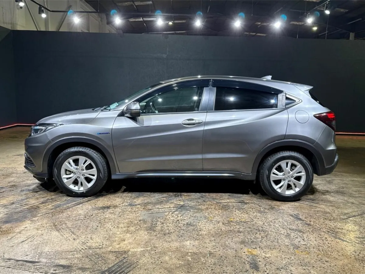 Honda Vezel 1.5 HYBRID AUTOMATIC - Image 3