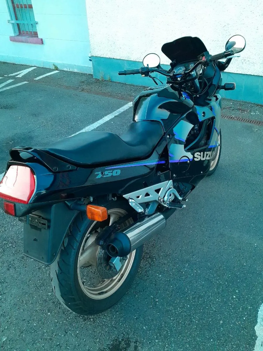 Suzuki GSX750F 1993 vintage - Image 3