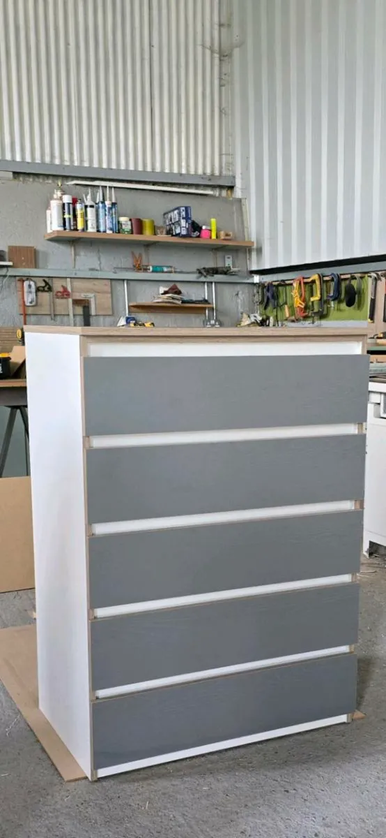 Chest of drawers - Image 2