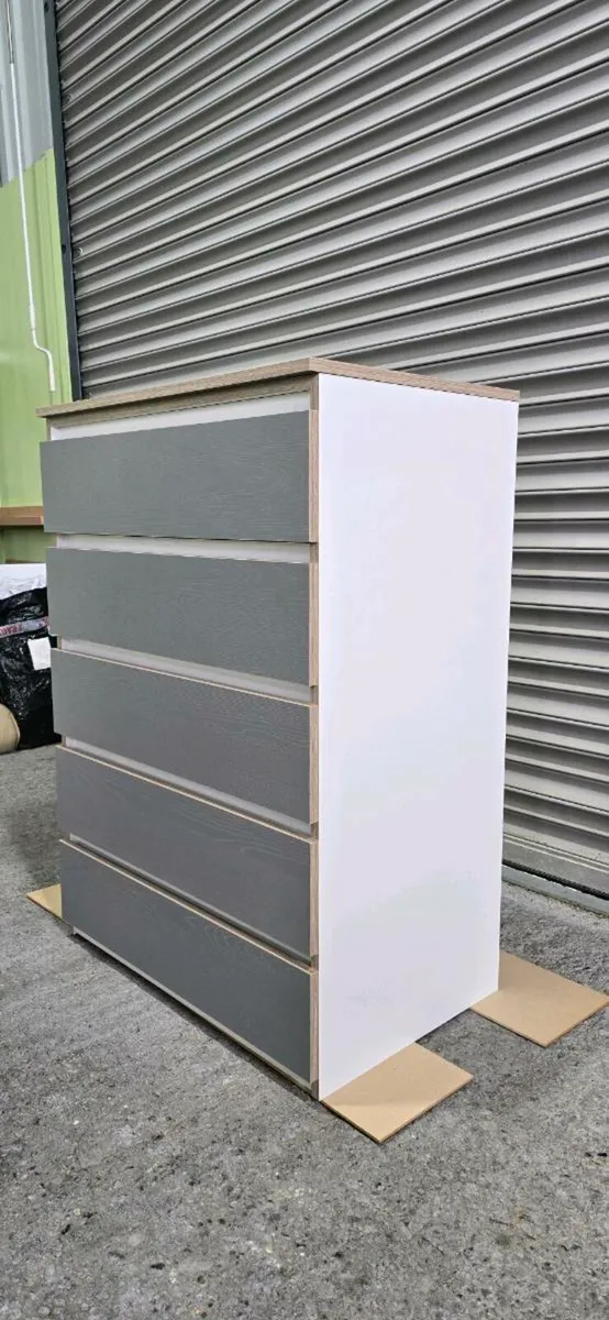 Chest of drawers - Image 1