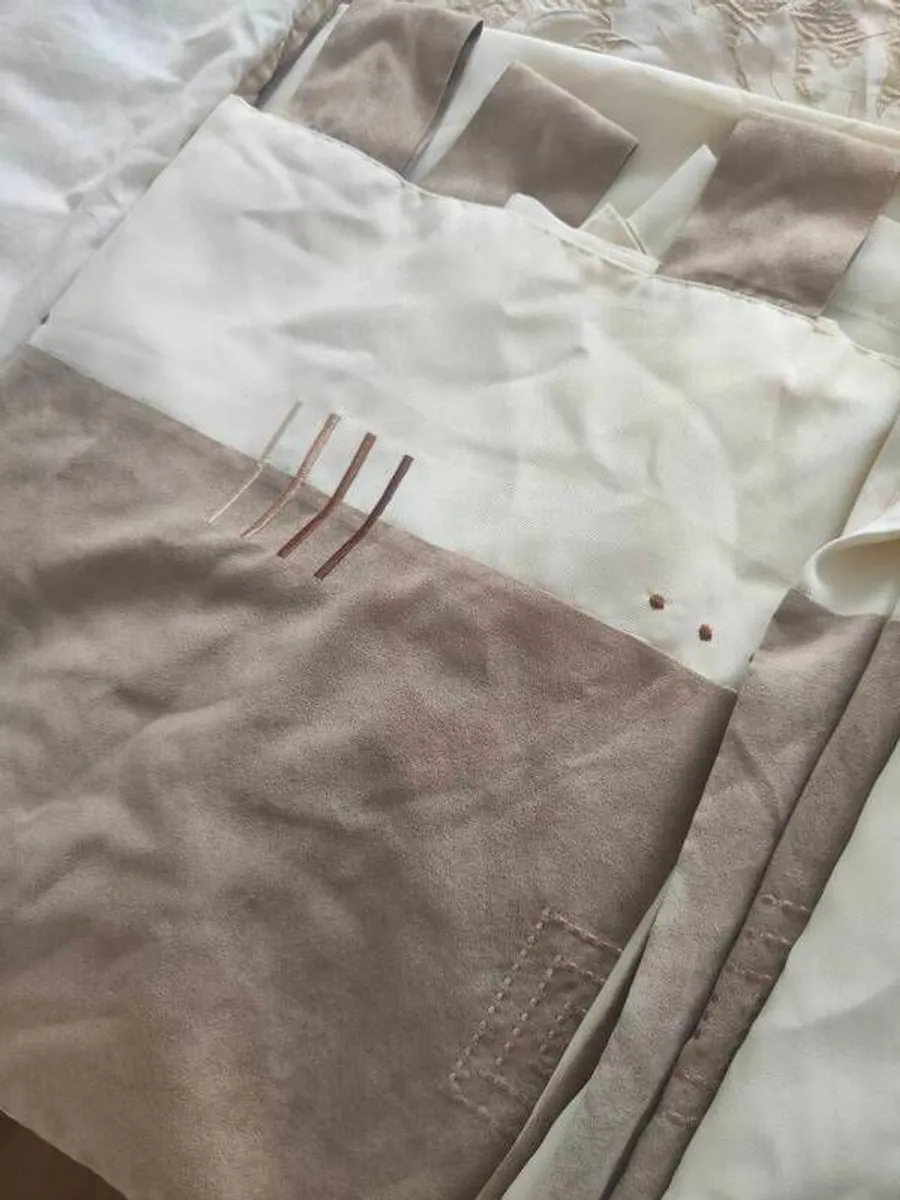 Curtains - Image 3