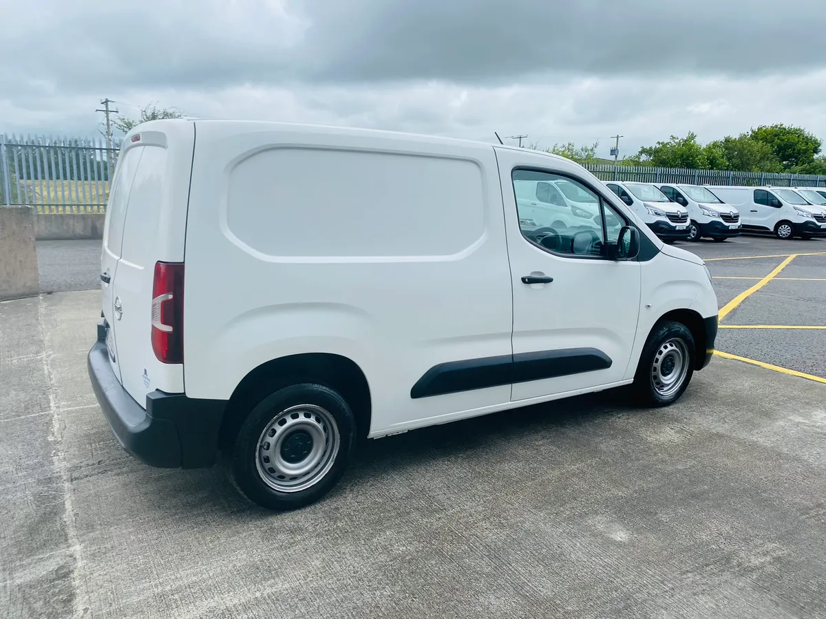 202 Opel combo 1.5 €8,950 + VAT - Image 4