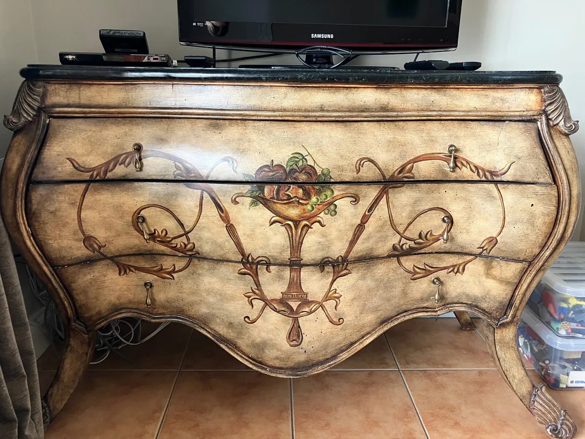 Cabinet - Image 1