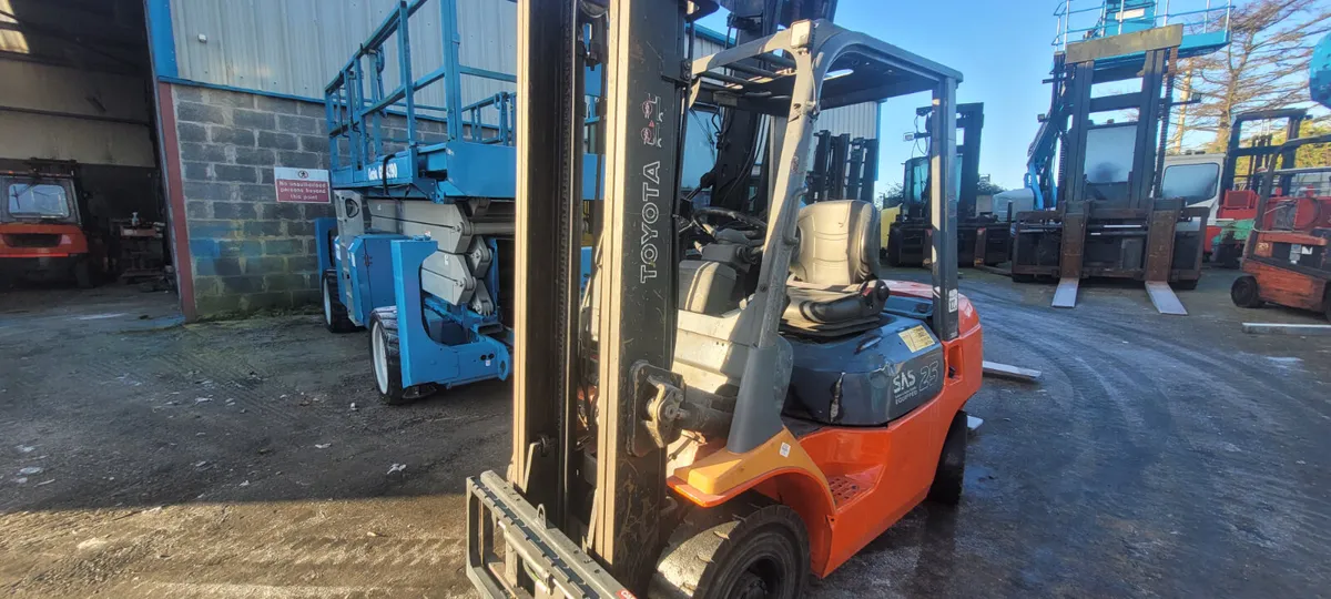 Toyota 2.5 ton forklift - Image 4