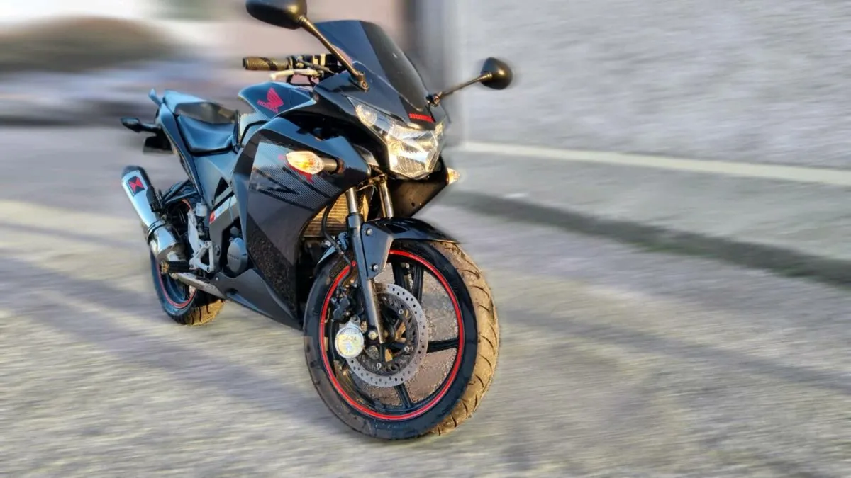 CBR 125r - Image 2