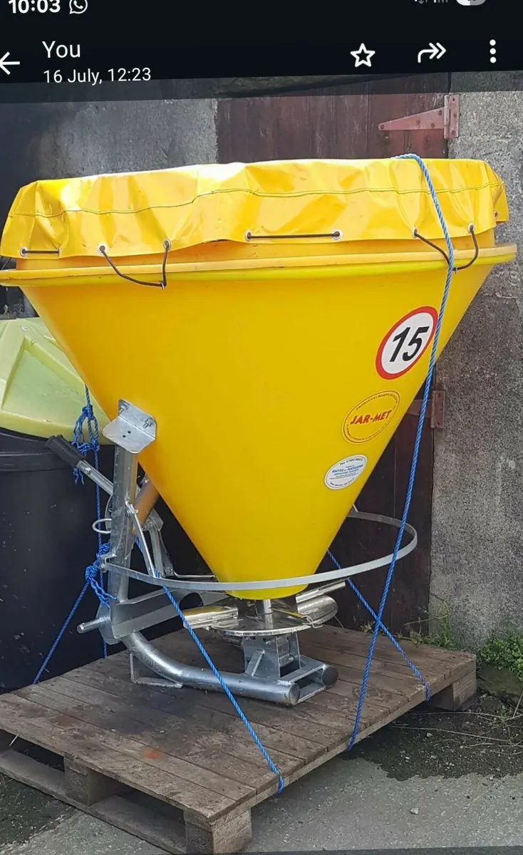 NEW JARMET FERTILISER SPREADER(NEW) 12cwt PLUS TOP - Image 1