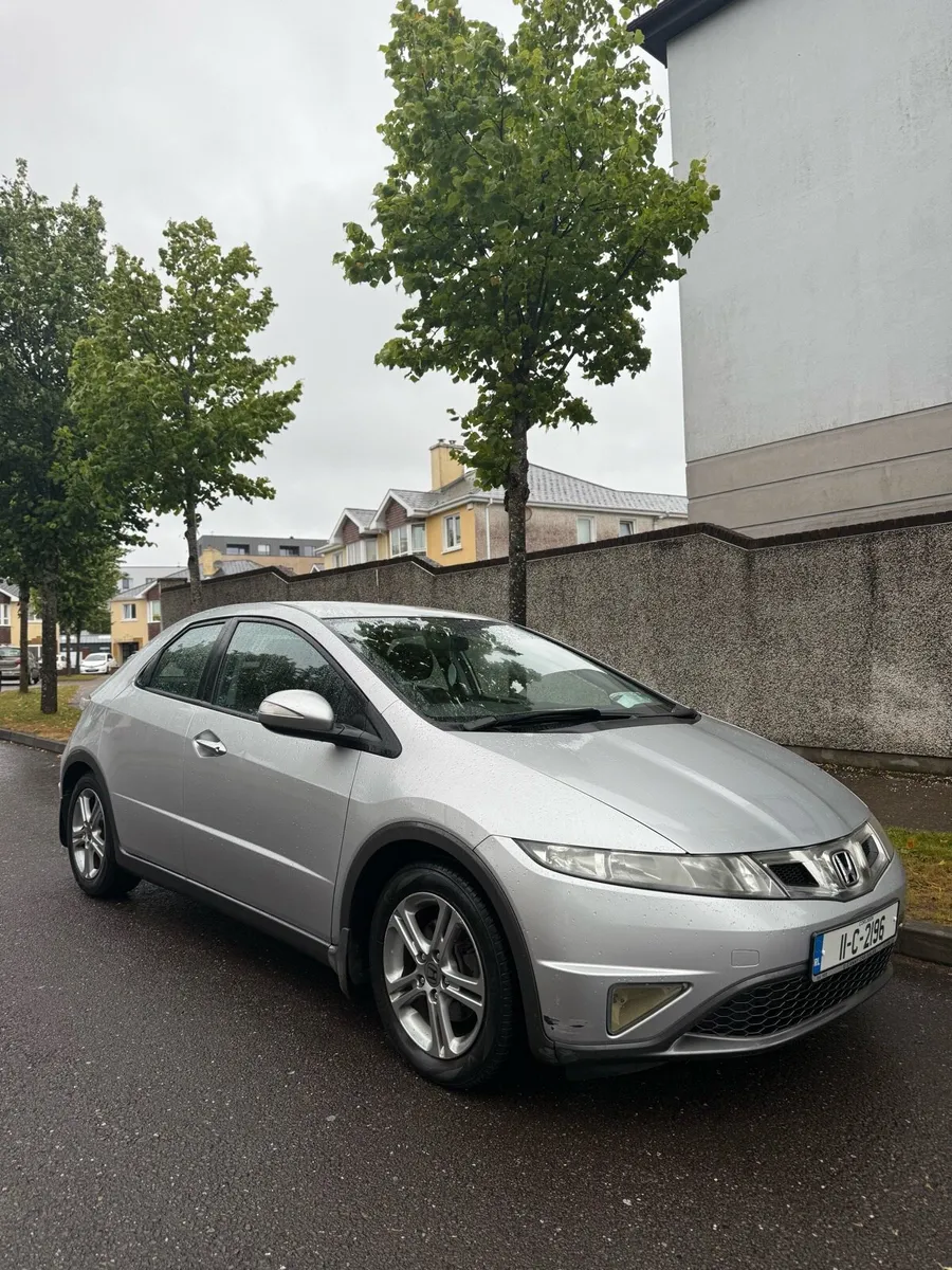 Honda civic - Automatic + 74,000km - Image 1