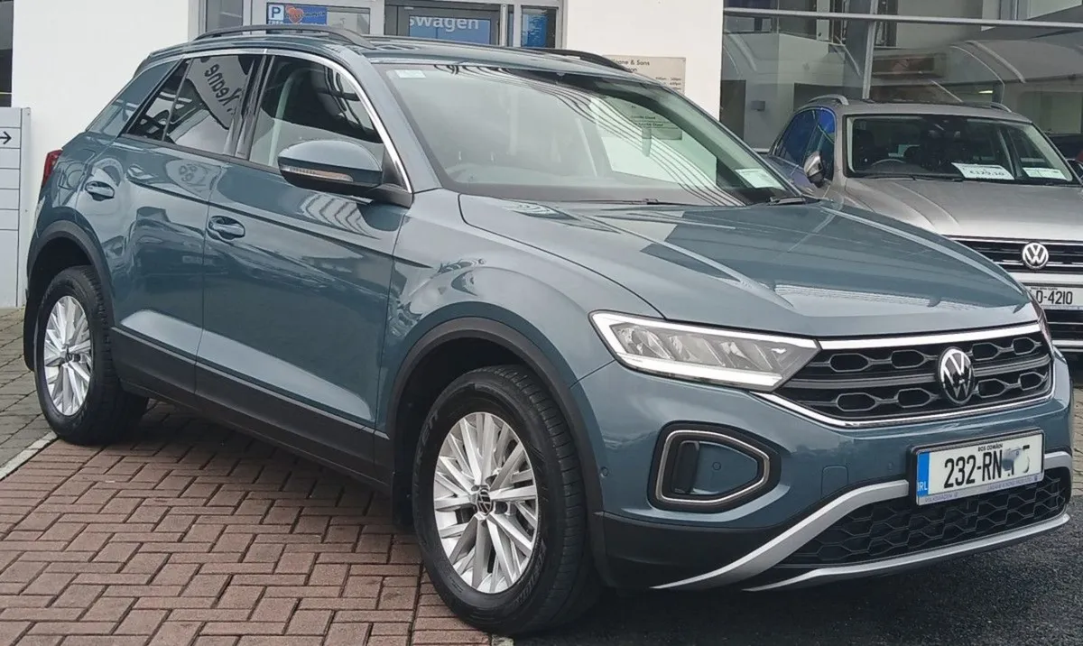 Volkswagen T-Roc Life 1.0 TSI 110 BHP  rear View - Image 1