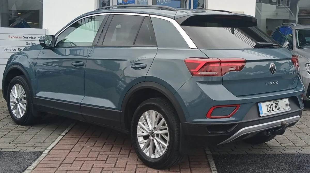 Volkswagen T-Roc Life 1.0 TSI 110 BHP  rear View - Image 4
