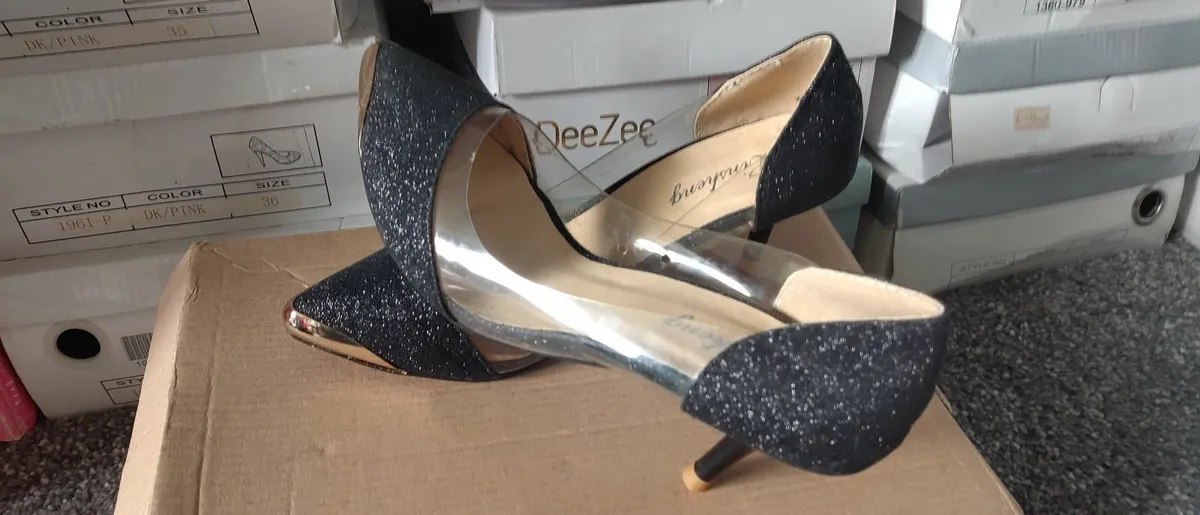 black gold glitter shoes size uk 2 - Image 2