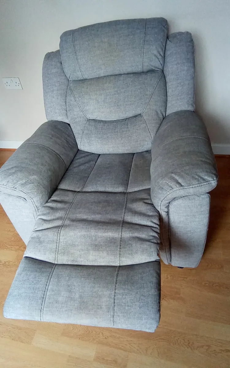 Recliners - Image 2