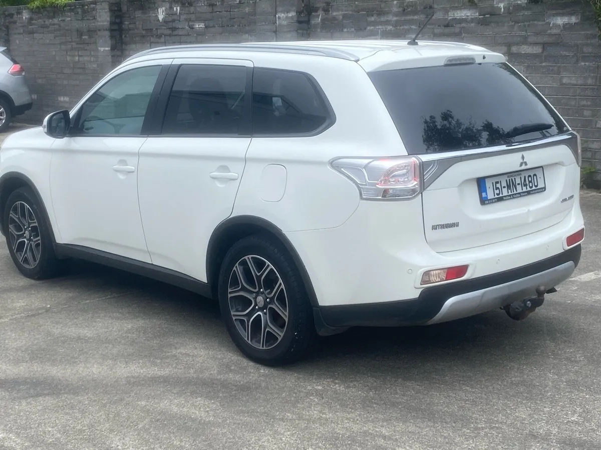 2015 Outlander 2.2, 4x4, 7 Seats 2 Owners - Image 3