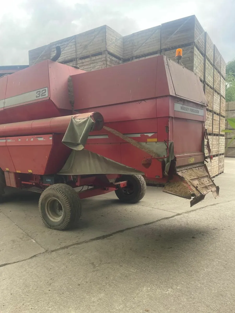 MF 32 Combine Harvester - Image 3