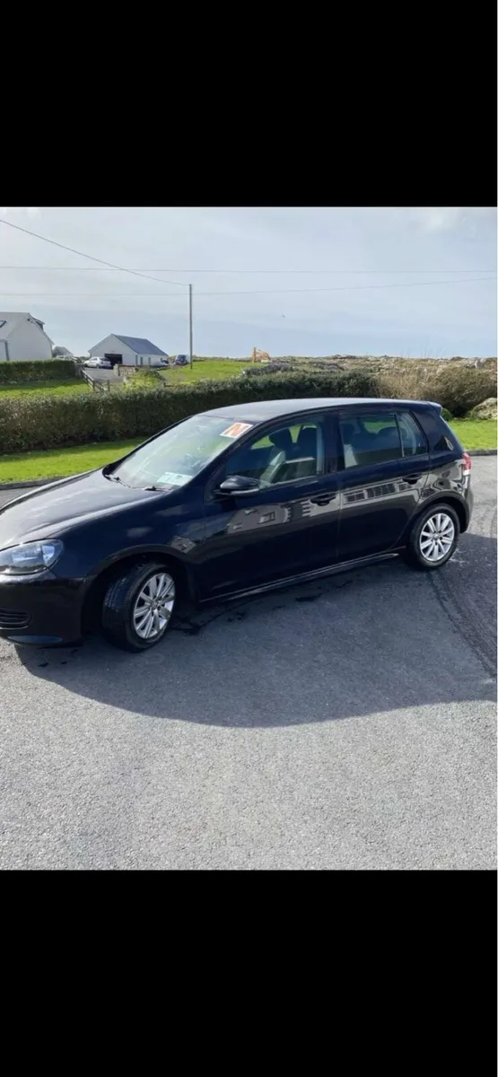 2011 Volkswagen Golf - Image 2