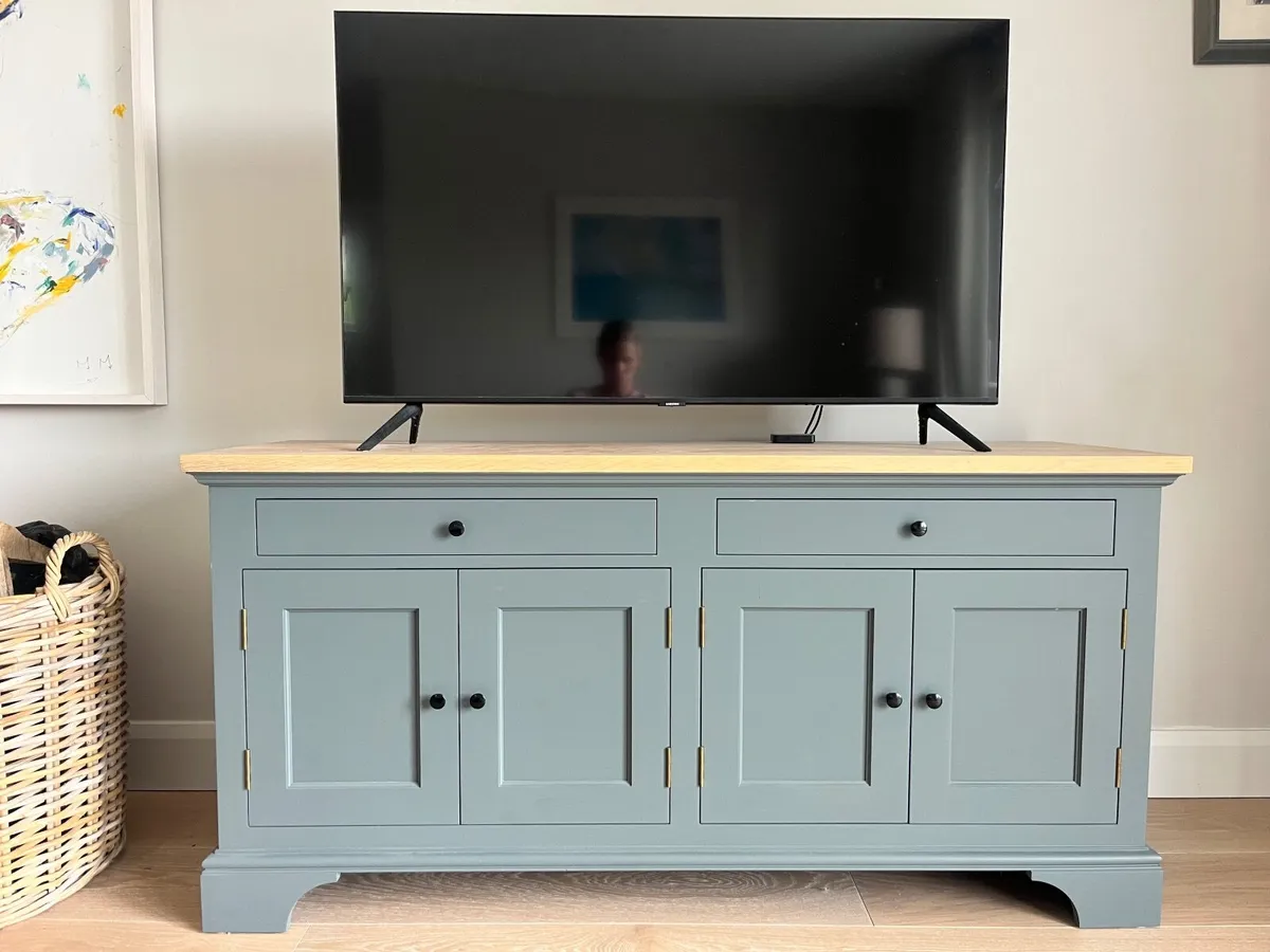 Neptun Henley TV stand - Image 1
