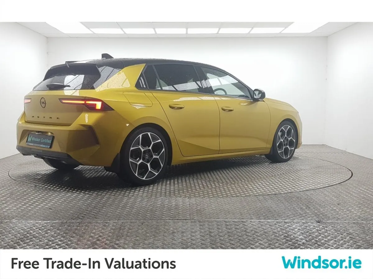Opel Astra GS 1.2 Turbo 130PS 6 Speed - Image 3