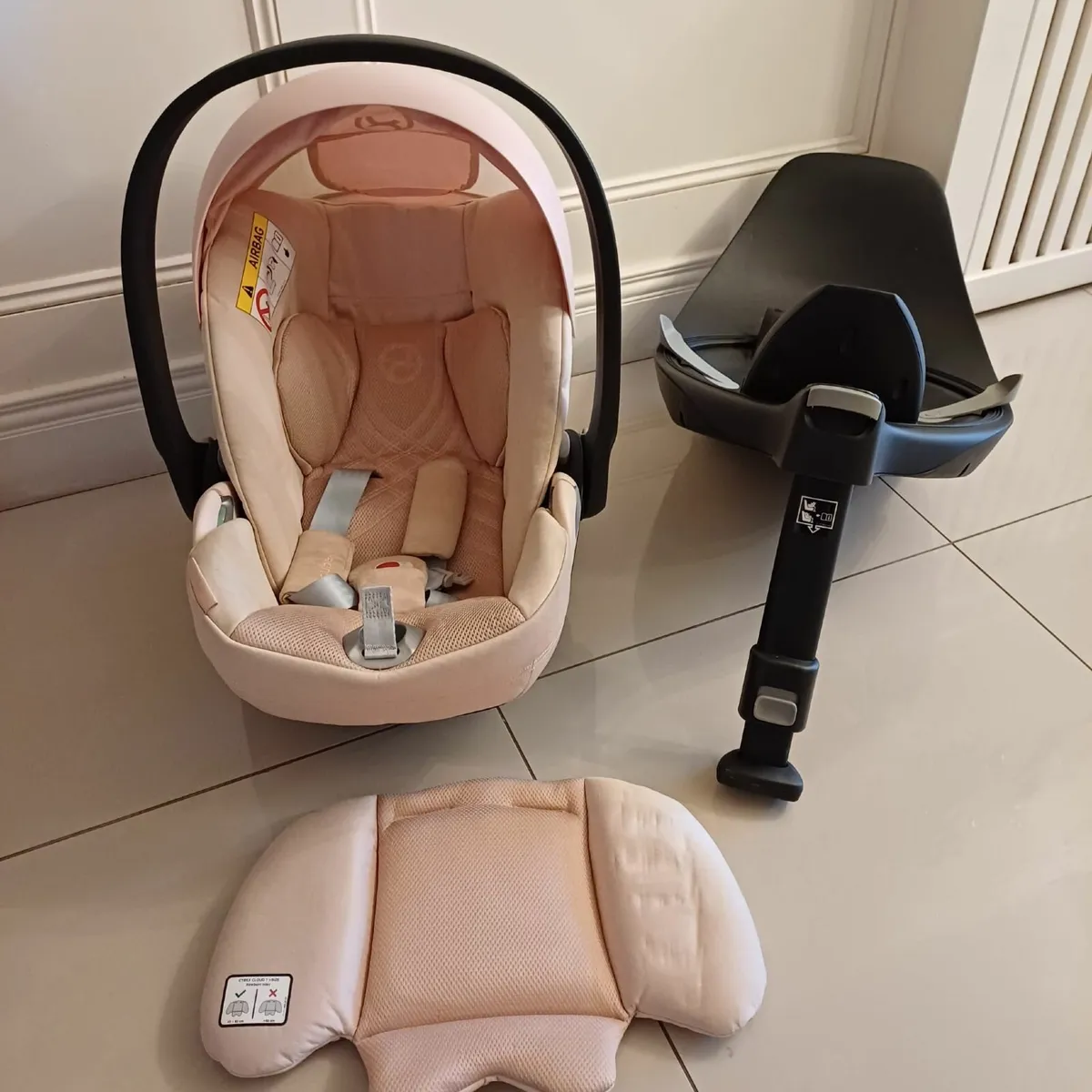 Car seat and base - Image 1