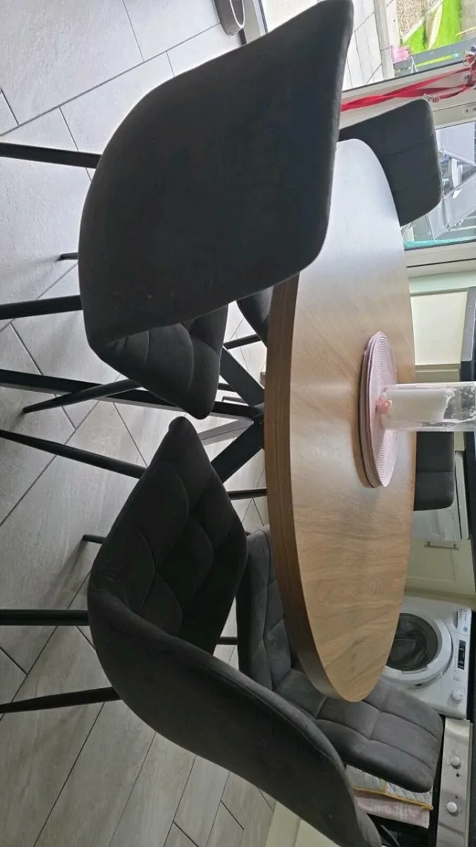 Kitchen table - Image 2