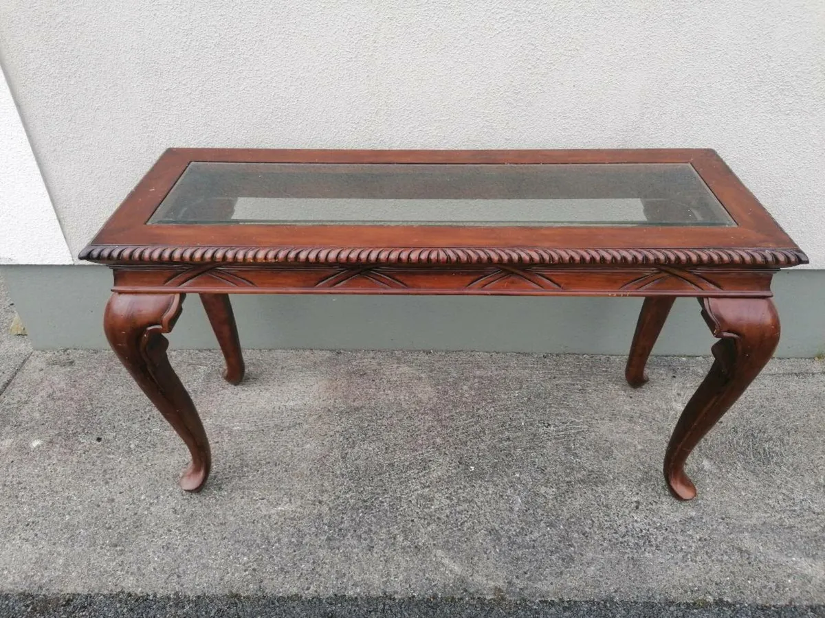 Hall or Reception table. Mahogany finish with glas - Image 1