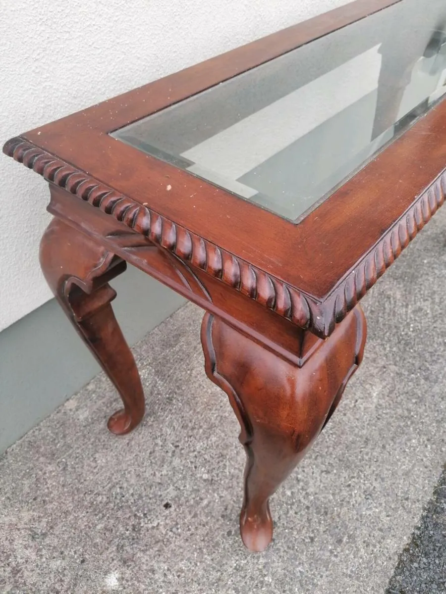 Hall or Reception table. Mahogany finish with glas - Image 2