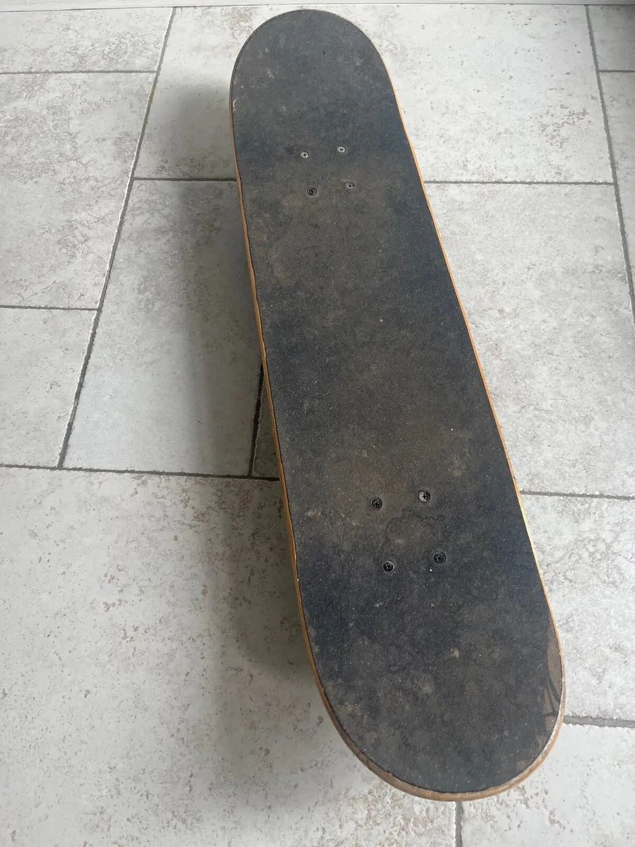 Skateboard - Image 2