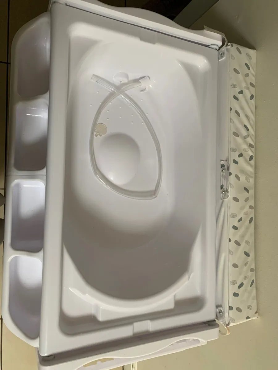 Baby changing table - Image 2