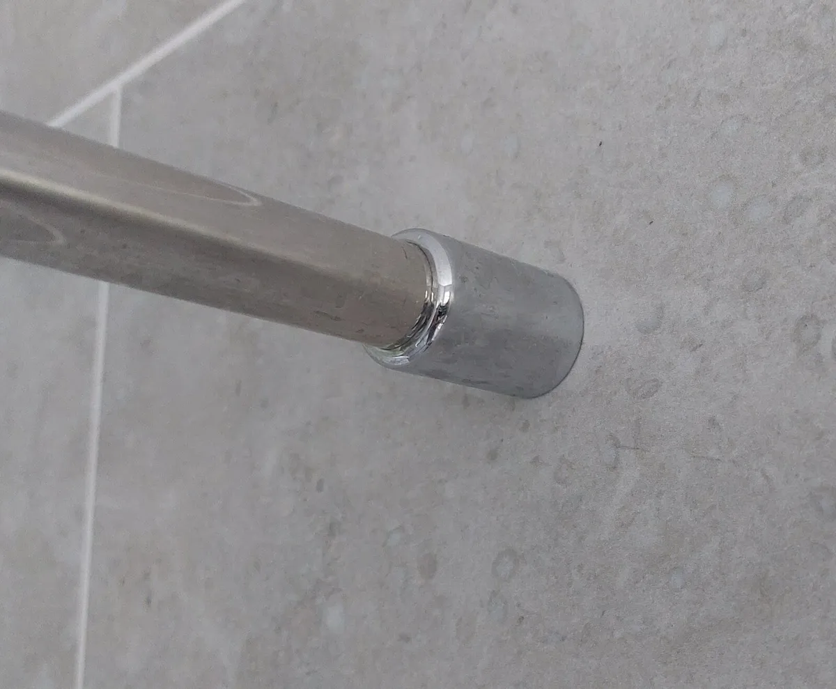 Shower support bar - Image 4