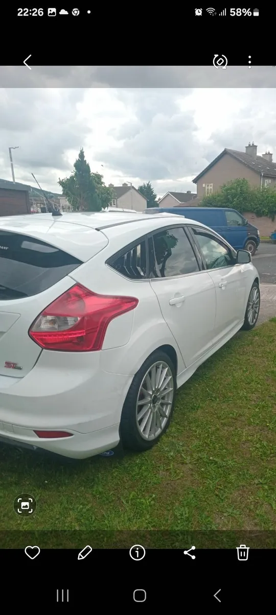 Ford Focus 2014 - Image 2