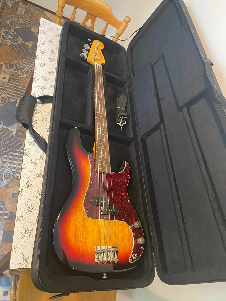 Squier Classic Vibe 60's Precision Bass & Case - Image 2