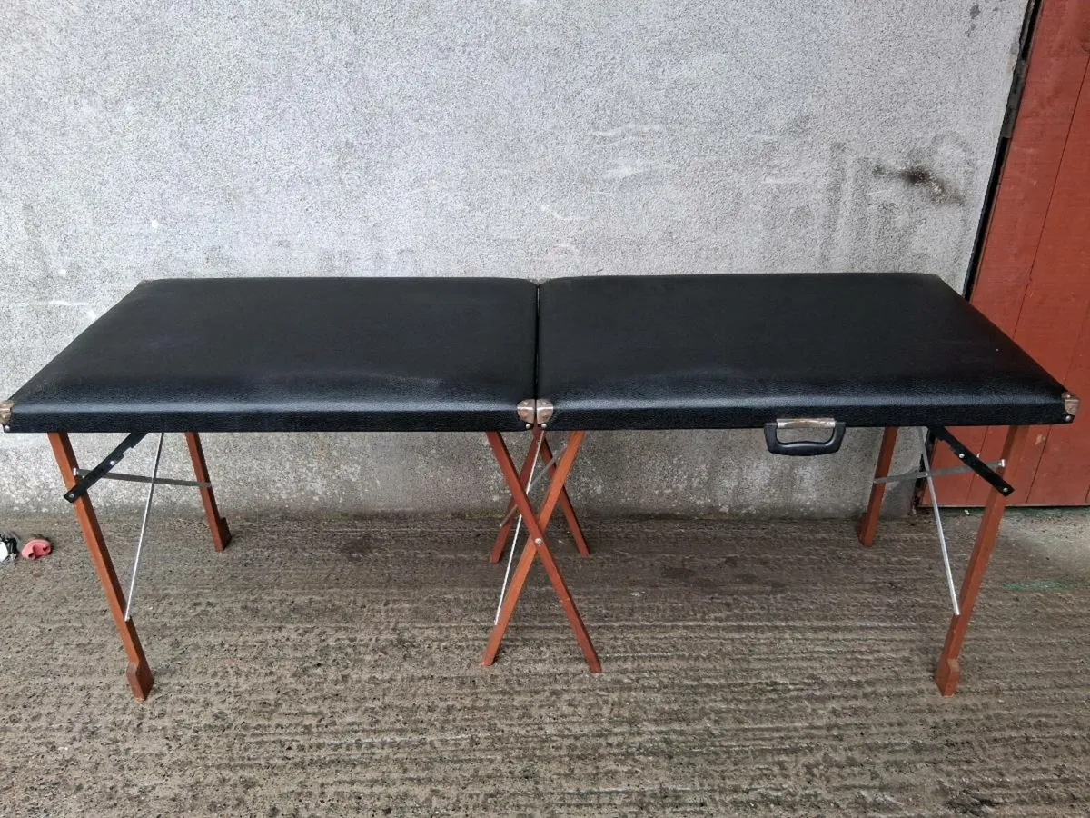 Massage table - Image 1