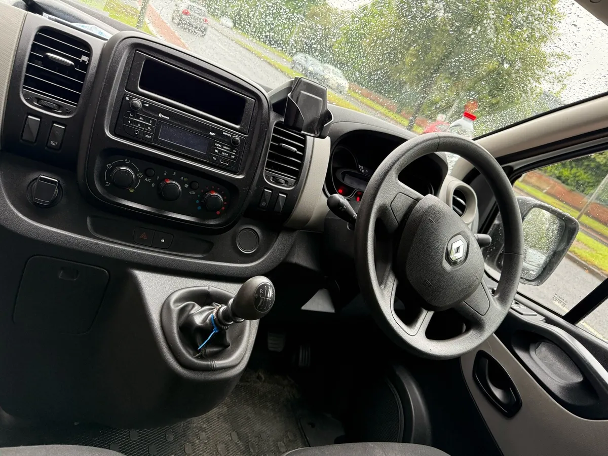 LWB 2019 Renault traffic DOE 01/26. NO VAT - Image 3