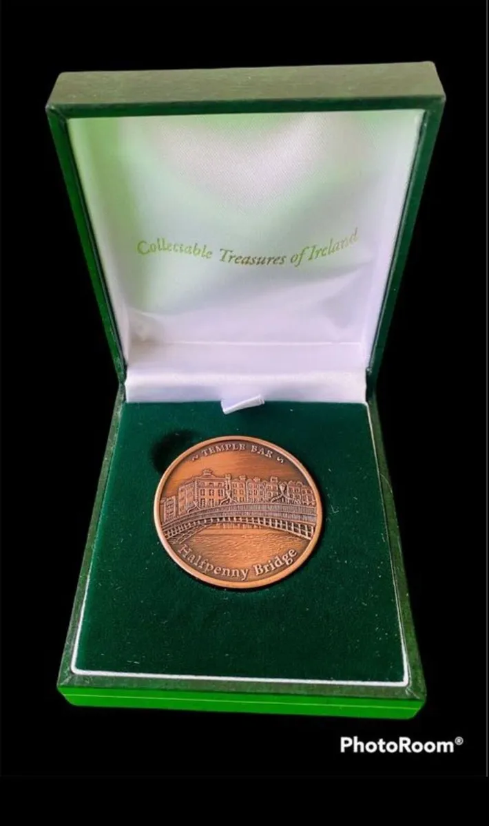 100 PIECES HAYPENNY BRIDGE COLLECTABLE COINS LOT - Image 4
