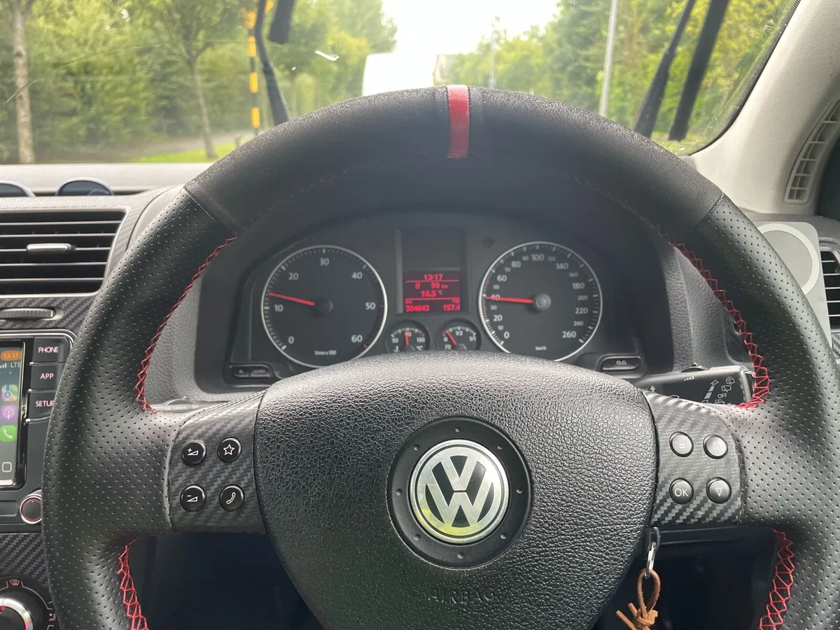 Volkswagen Golf 1.9 - Image 1