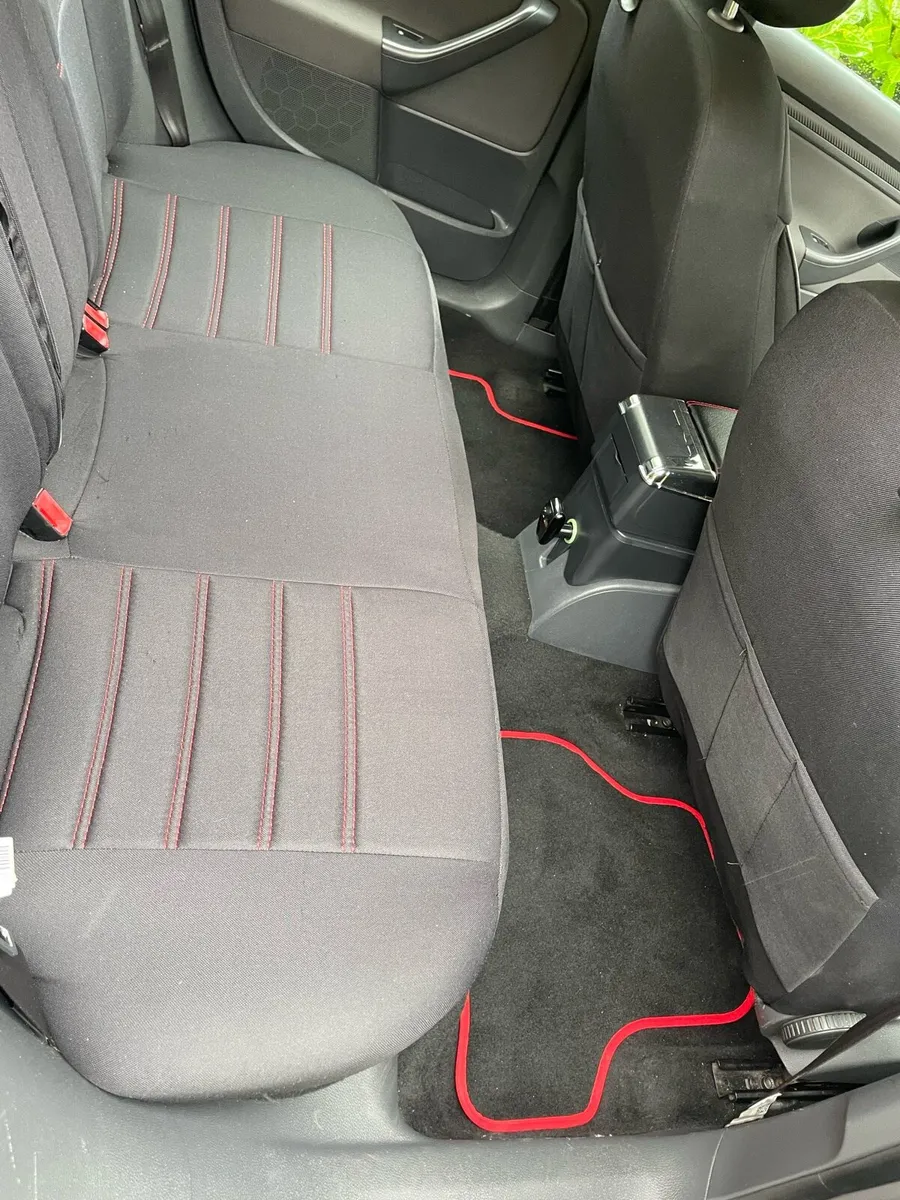 Volkswagen Golf 1.9 - Image 2