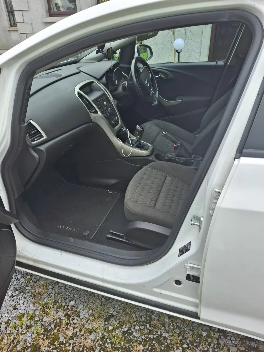 Vauxhall Astra 2013 - Image 4