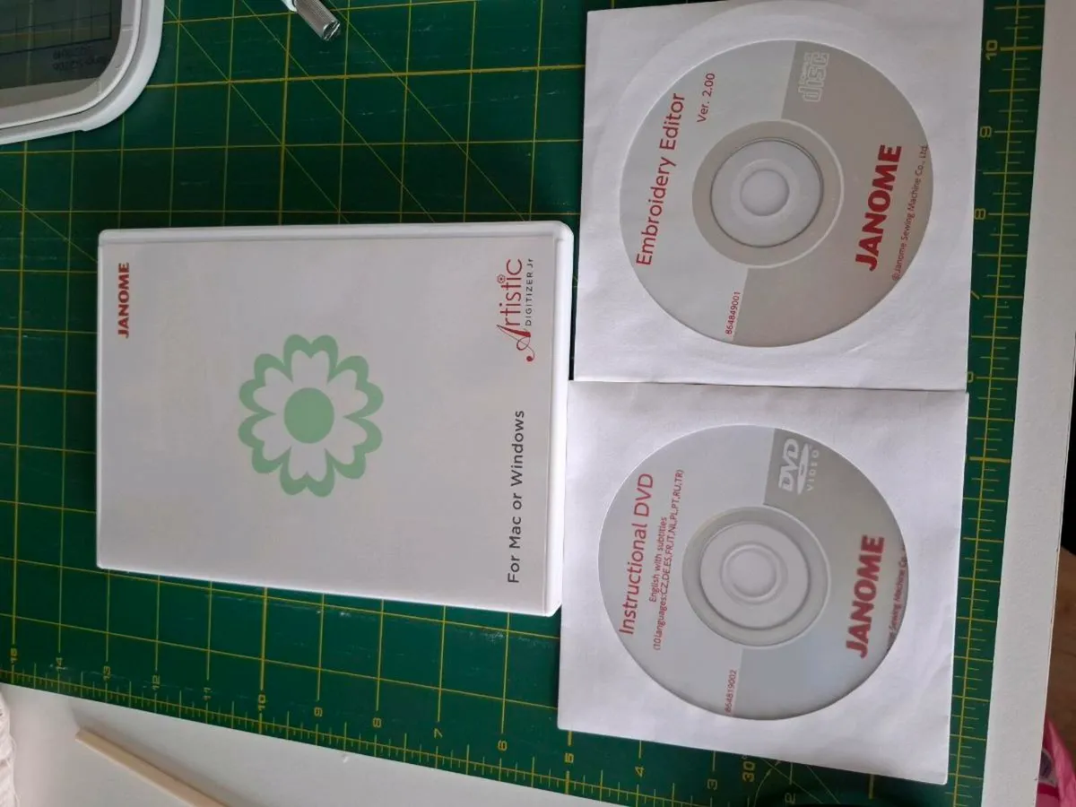 Janome Memory Craft 500e embroidery machine - Image 4