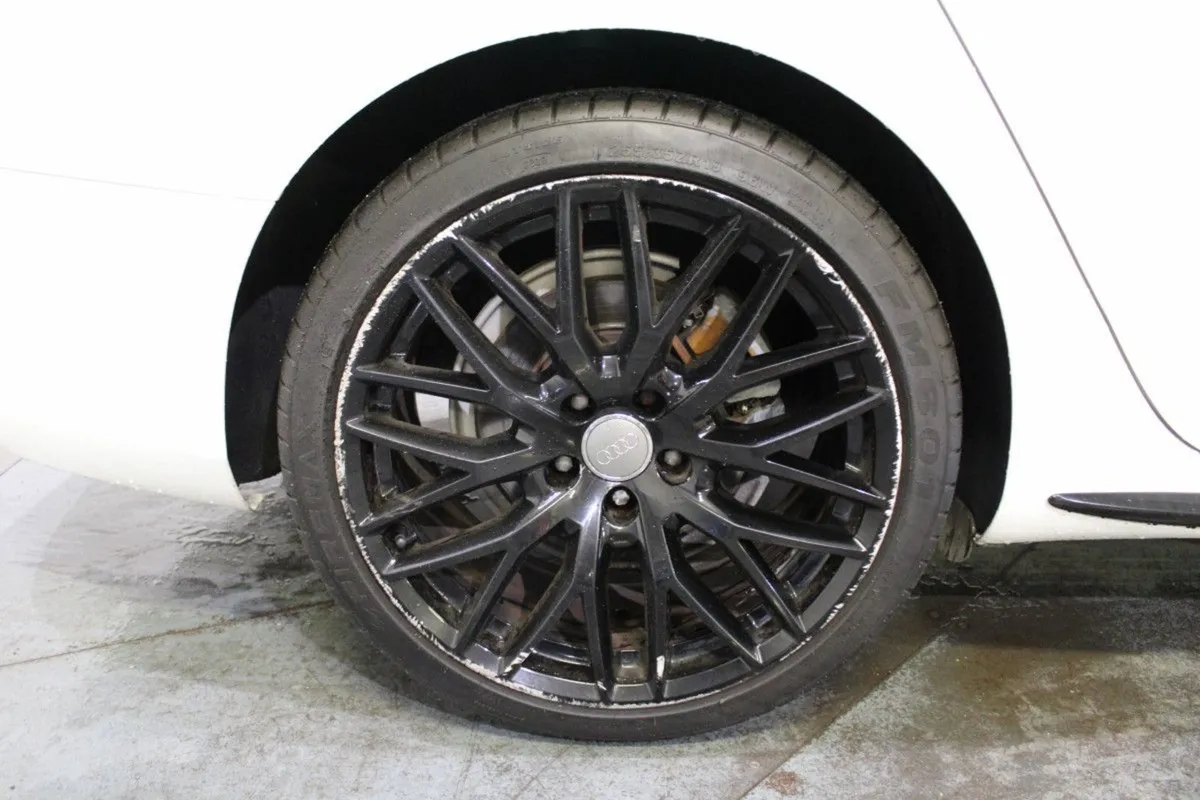 Audi A5 1.8 Tfsi 177HP S-line Auto - Image 4