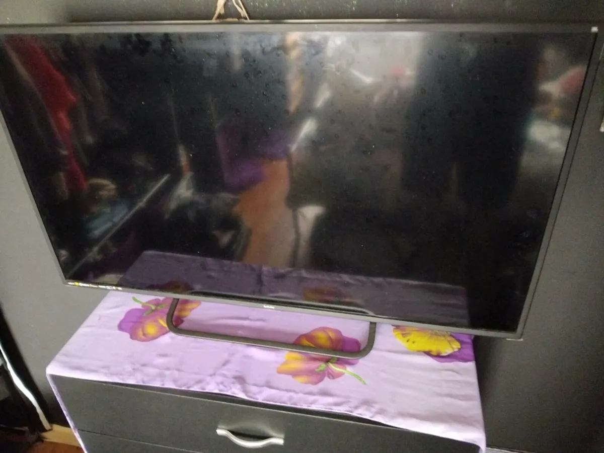 42"flat screen - Image 1