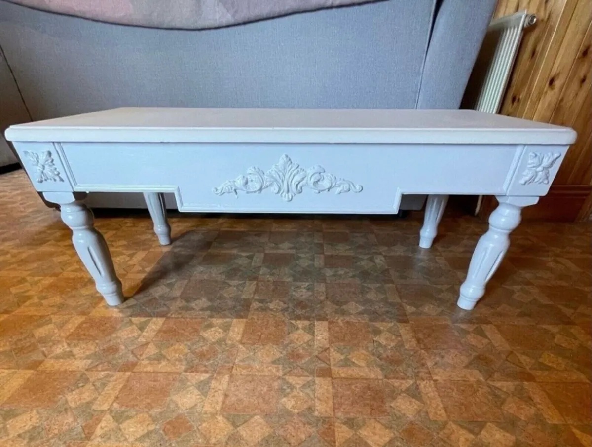 Gorgeous Coffee Table - Image 1