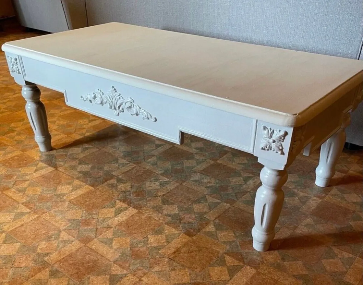 Gorgeous Coffee Table - Image 3