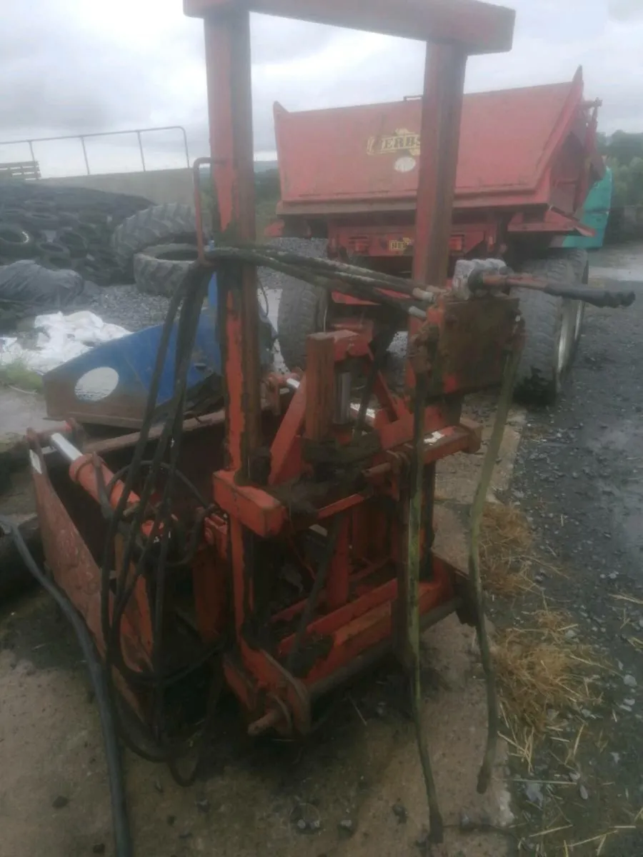 Bale trailer and shear grab - Image 4