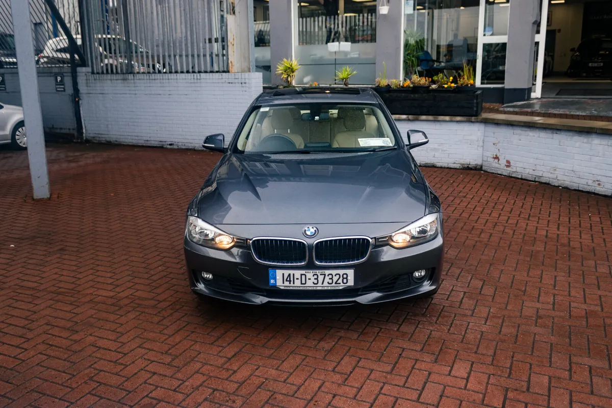 BMW 3-SERIES 2.0i 320  SE LTD LEATHER 4DR SALOON A - Image 2
