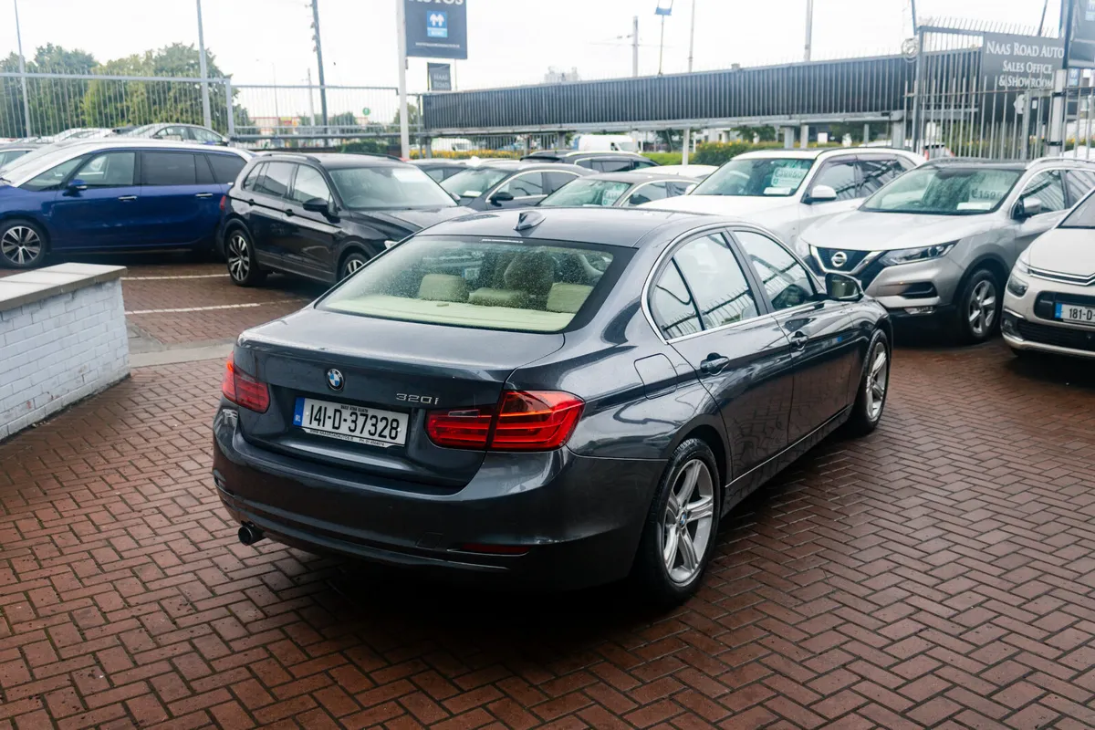 BMW 3-SERIES 2.0i 320  SE LTD LEATHER 4DR SALOON A - Image 4