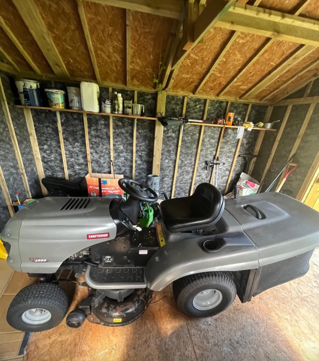 Craftsman LT2000 ride on mower - Image 1